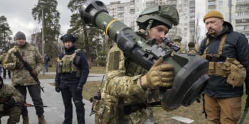 Javelin, NLAW či Stinger. Jaké zbraně chrání Ukrajinu před ruskými tanky a vrtulníky?
