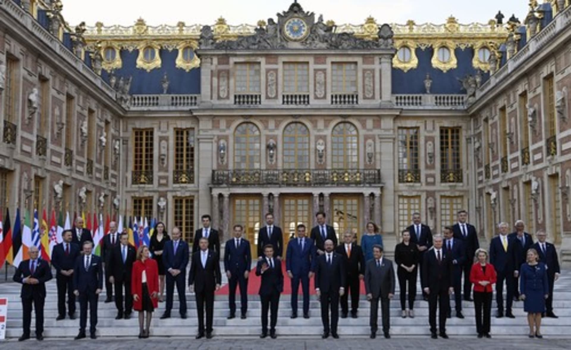 Jednání evropských lídrů na zámku ve Versailles