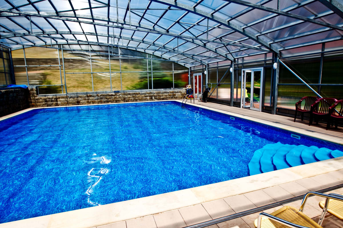 Další sněmovní rekreační areál se nachází v Lipnici nad Sázavou. Nechybí krytý bazén ani tenisový kurt.