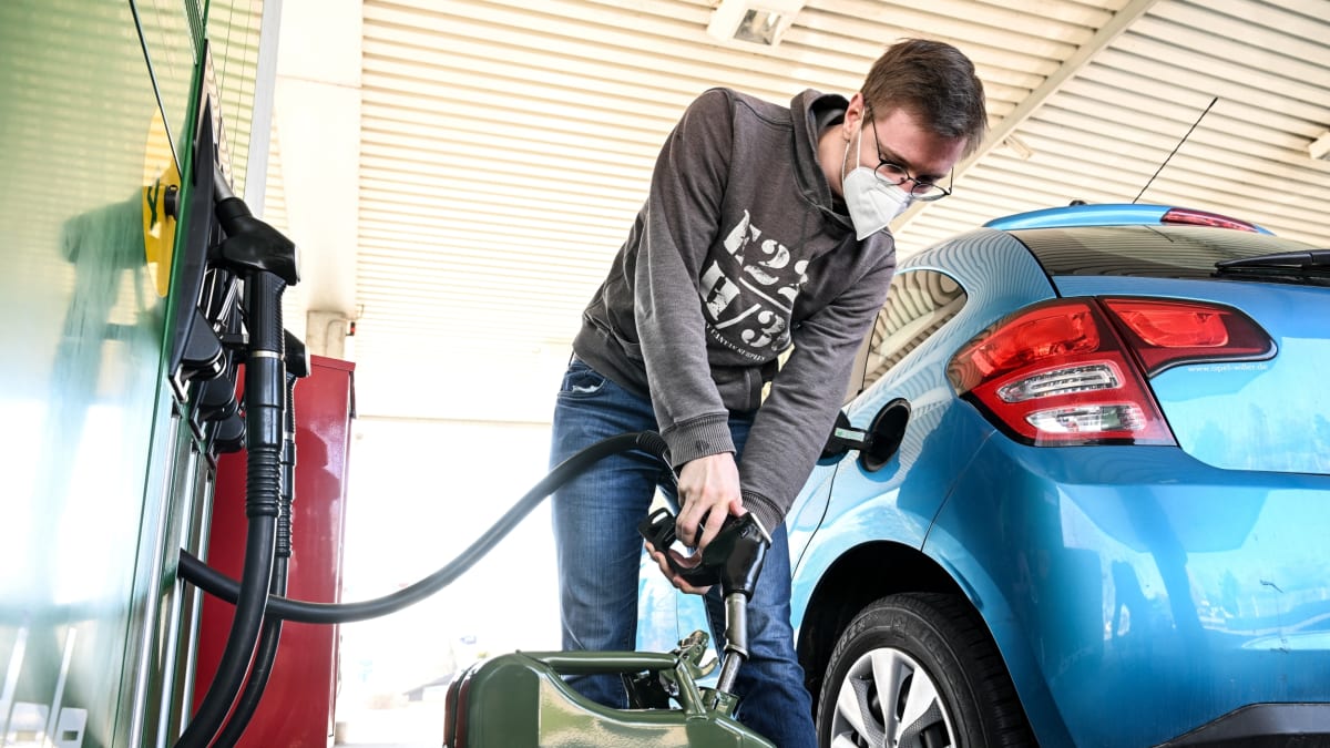 Nafta se ze dne na den stala dražším palivem než benzin. (Ilustrační foto)
