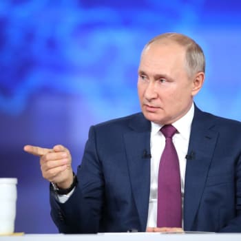 Putin nedávno zintenzivnil zásahy proti médiím a jednotlivcům, kteří se nepodřizují ruské straně ve válce.