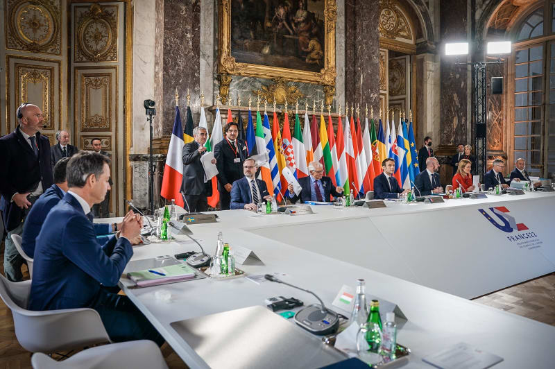 Na zámku ve Versailles začal neformální summit EU.