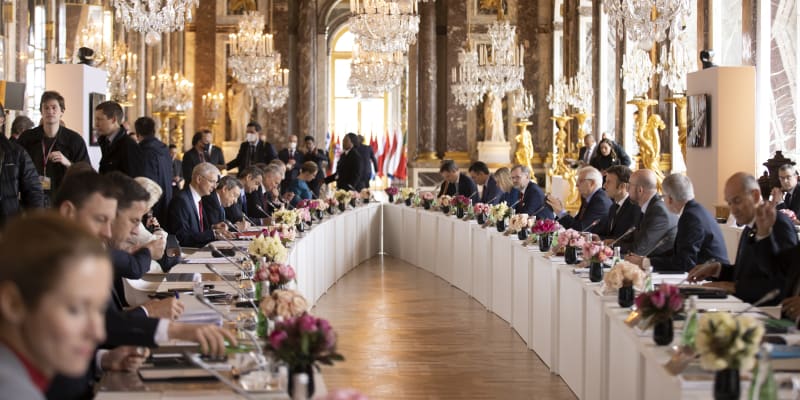 Zámek ve Versailles jako dějiště summitu EU
