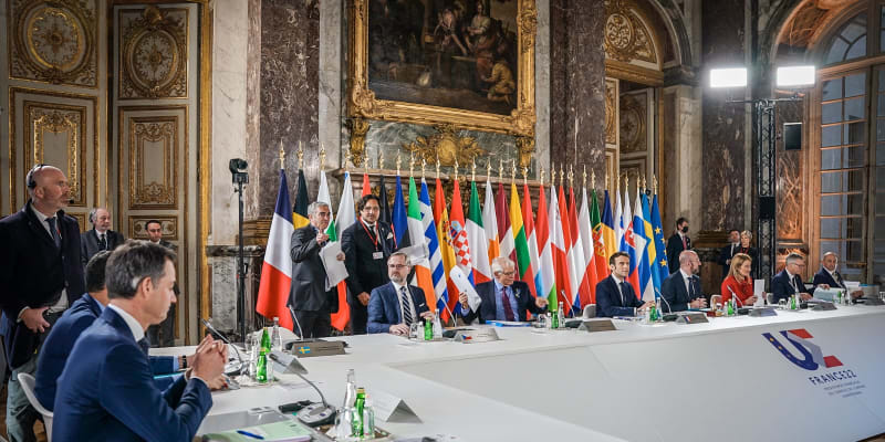 Na zámku ve Versailles začal neformální summit EU.