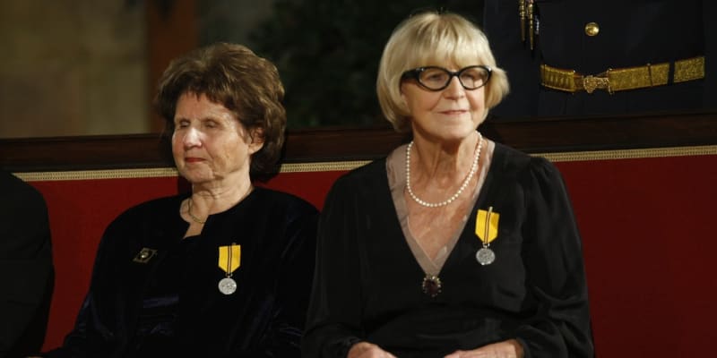 Zaoralová převzala v roce 2010 z rukou českého prezidenta Václava Klause medaili Za zásluhy v oblasti kultury.