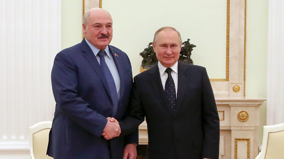 Běloruský prezident Alexandr Lukašenko a jeho ruský protějšek Vladimir Putin