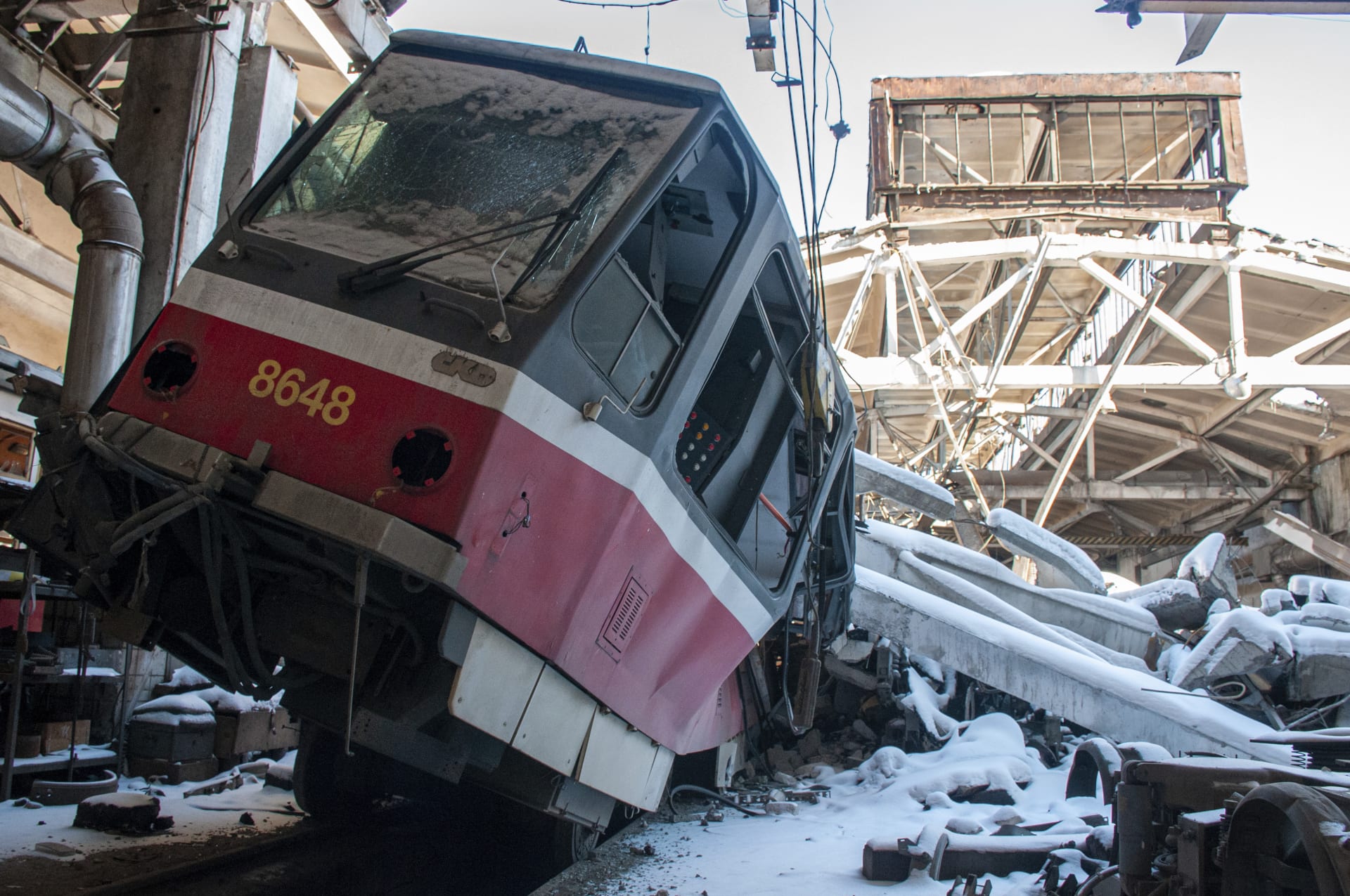 Zničená tramvaj v Charkově, 12. března