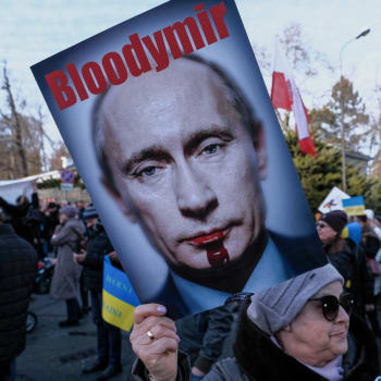 Protesty proti ruské agresi na Ukrajině v hlavním městě Polska