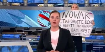 Rebelující novinářka z ruské televize má novou práci. Popsala detaily Putinovy propagandy