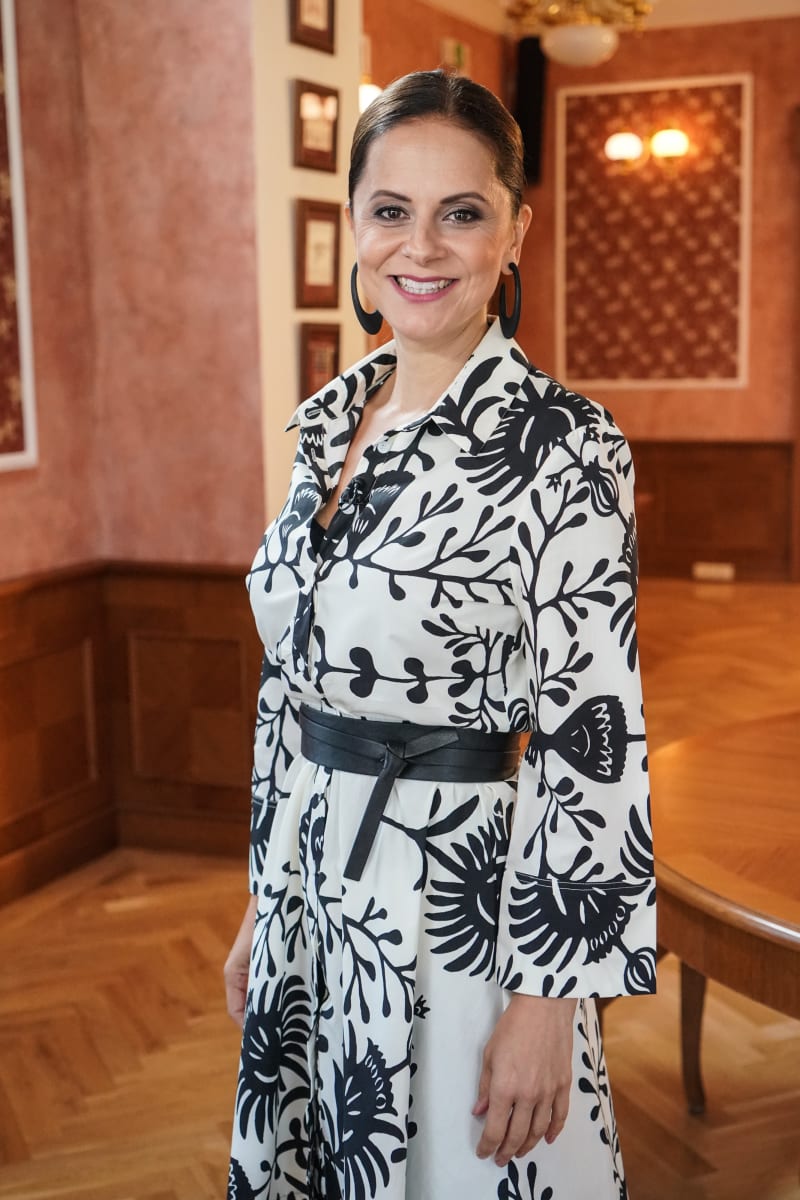 Moderátorka Laďka Něrgešová oblečená v country stylu.