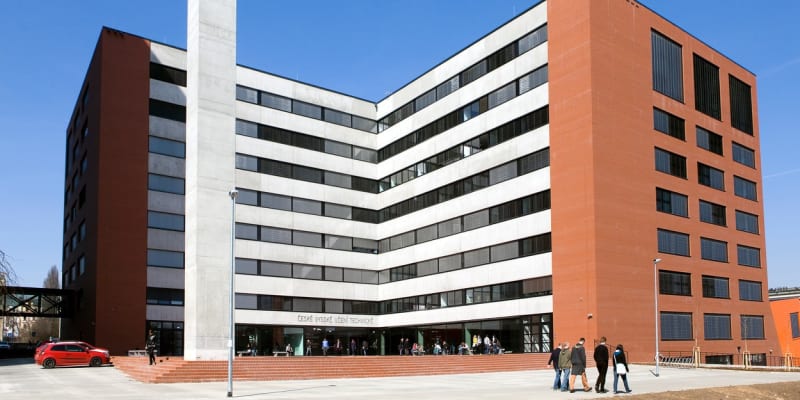 Poslední velkou realizací architektky Aleny Šrámkové byla budova nové fakulty architektury ČVUT v Praze