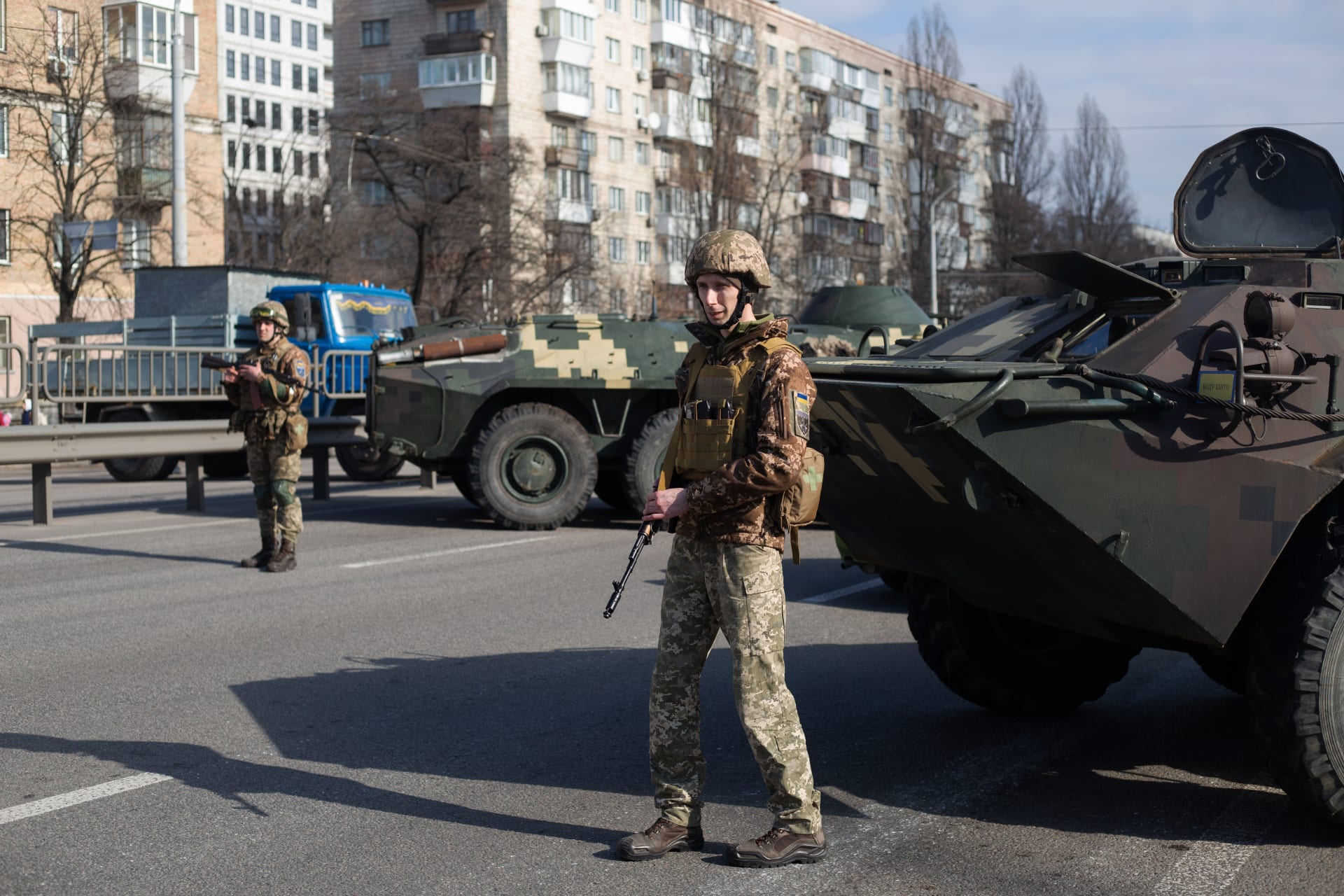 Fotografie zachycující středeční ostřelování Kyjeva. (15. března)