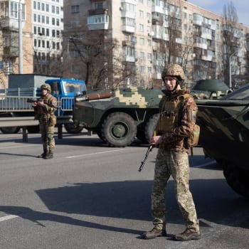 Fotografie zachycující středeční ostřelování Kyjeva. (15.3)