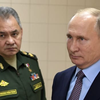 Ruský prezident Vladimir Putin se svým ministrem obrany Sergejem Šojguem.