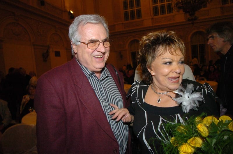 Bronislav Poloczek s Jiřinou Bohdalovou