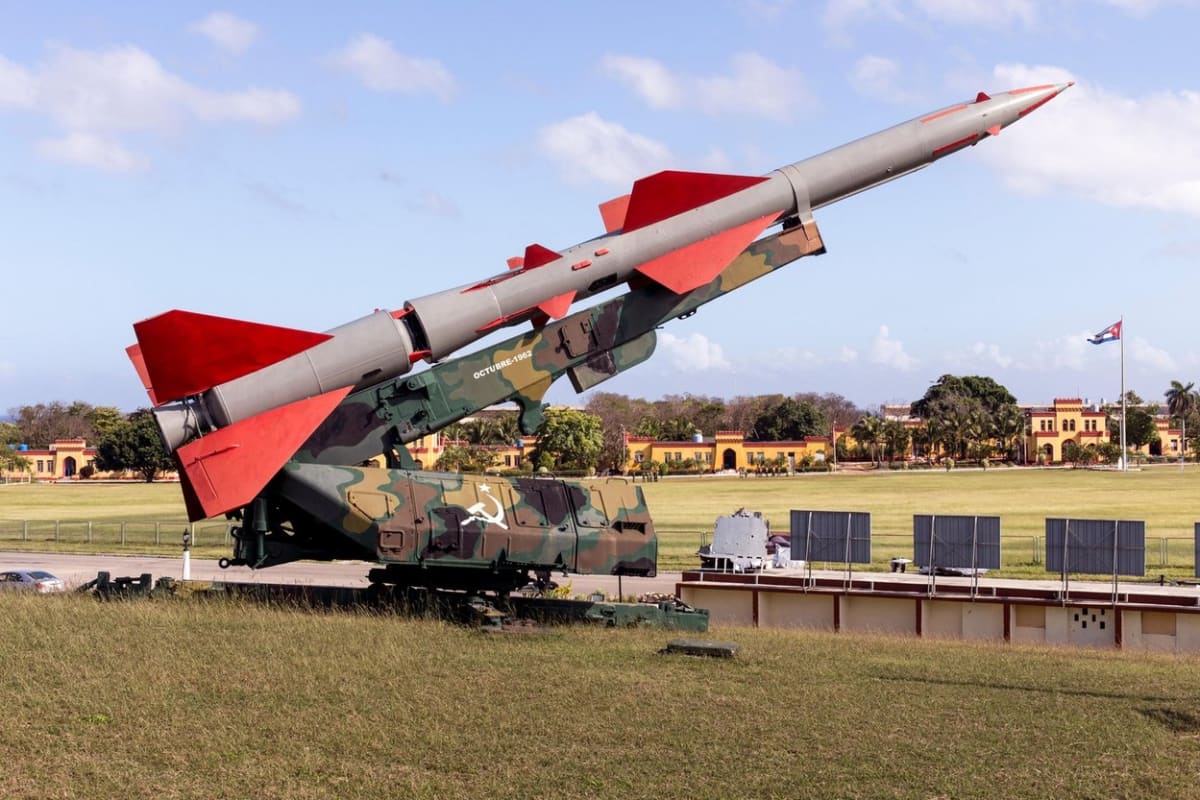 Sovětské balistické střely, které byly během kubánské krize rozmístěny na Kubě. Vojenské muzeum v Havaně.
