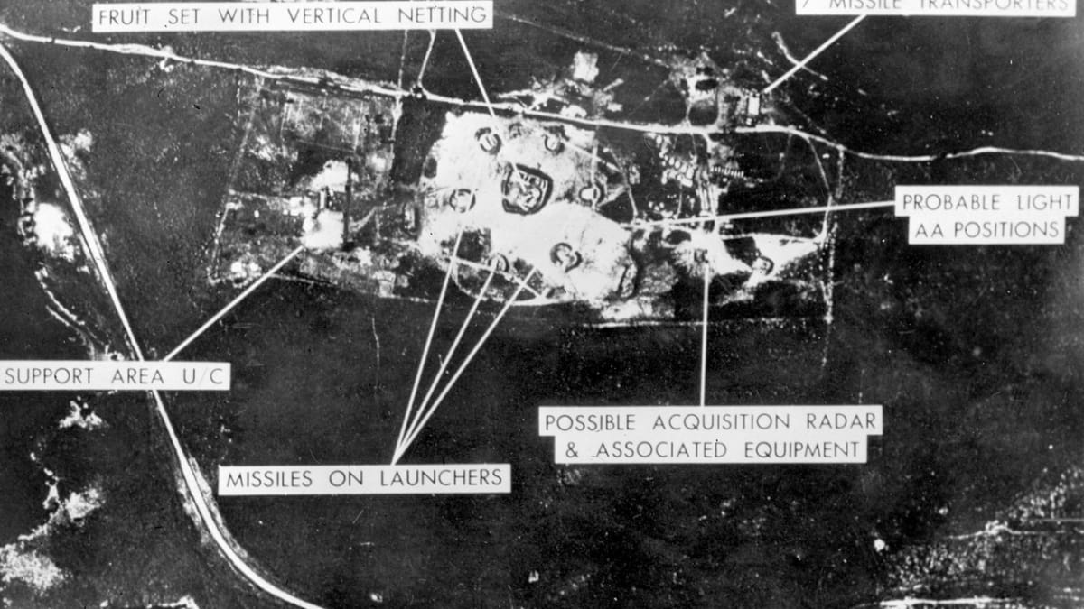 Letecké snímky dokazují, že Sovětský svaz budoval na Kubě raketové základny.