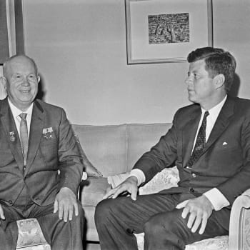 Nikita Chruščov (vlevo) a John Fitzgerald Kennedy se setkali v lednu 1961 ve Vídni.