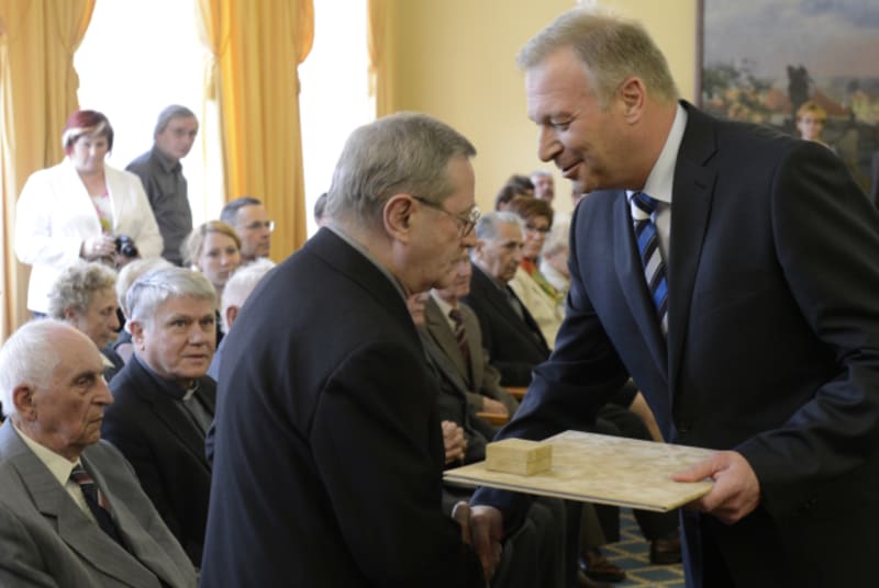Na jaře 2013 dostal Miroslav Froyda od ministra obrany Vlastimila Picka osvědčení o účastníkovi třetího odboje. 