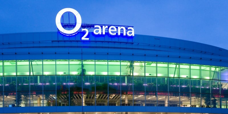 Pražská O2 arena pojme na lední hokej více než 17 tisíc sedících diváků. 
