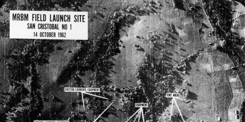 Letecké snímky dokazují, že Sovětský svaz budoval na Kubě raketové základny.