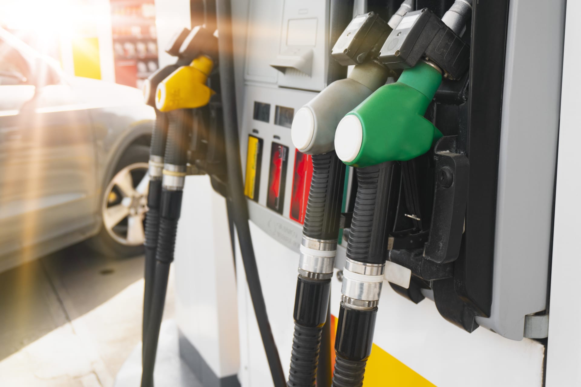 Průměrná cena benzinu v ČR se v sobotu dostala na rekordních 47,31 korun za litr.