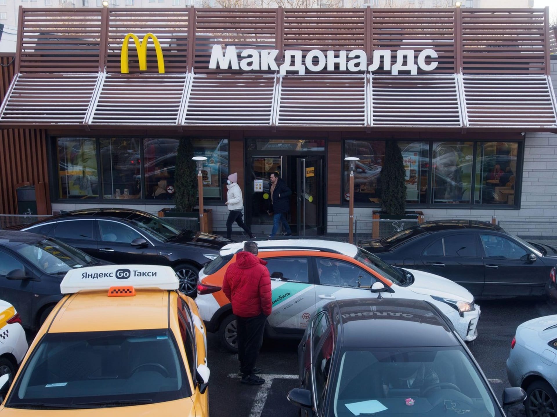 Rusove vzali prodejny amerického fastfoodového řetězce McDonalds pred uzavrenim utokem.