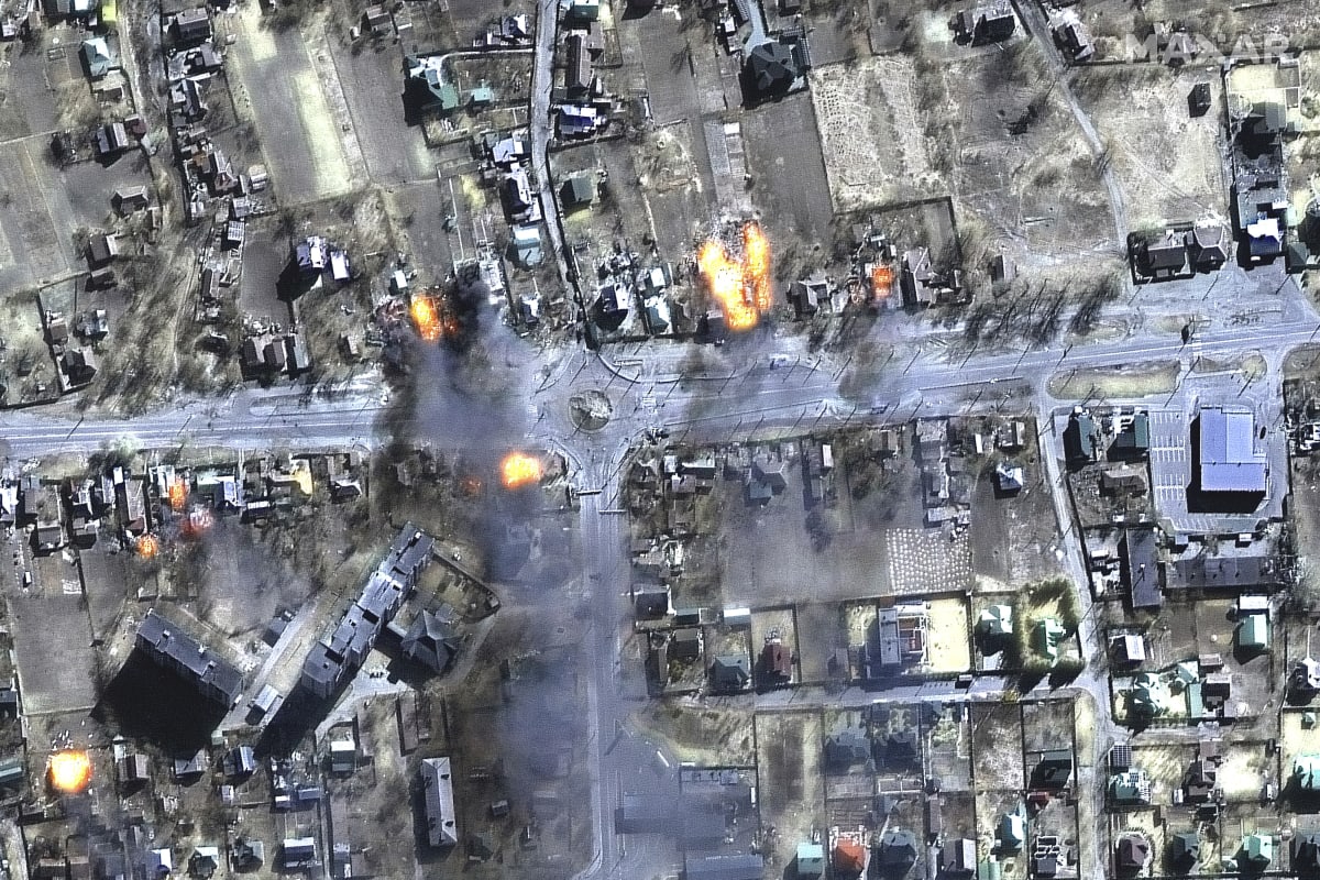 Satelitní snímek společnosti Maxar ostřelovaného Černigova (16. března 2022)