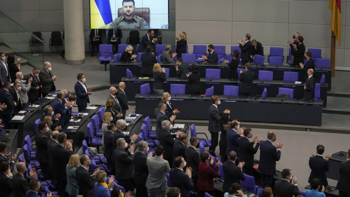 Ukrajinský prezident Zelenskyj promluvil k poslancům Spolkového sněmu.