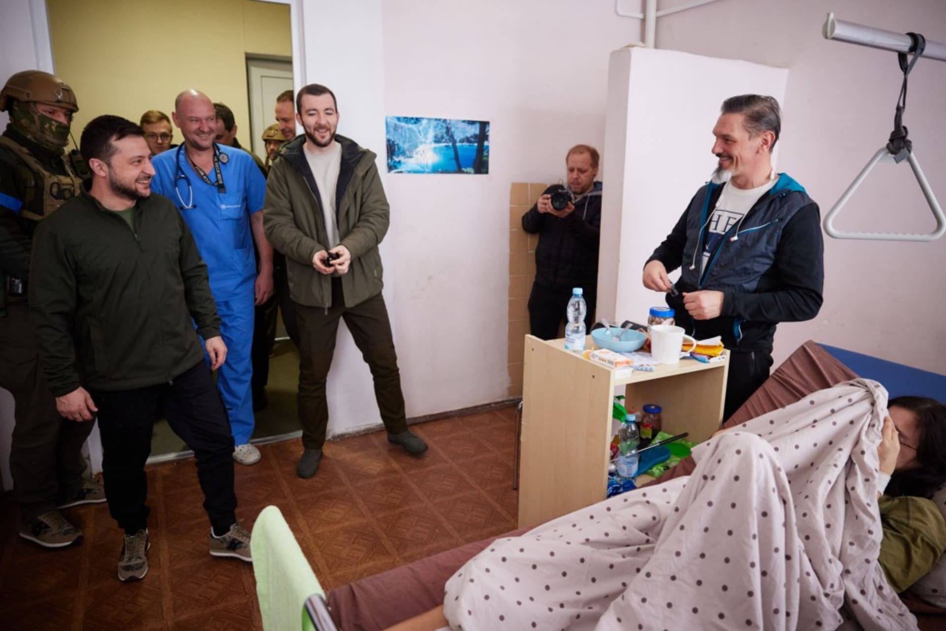 Ukrajinský prezident Volodymyr Zelenskyj navštívil nemocnici v Kyjevě