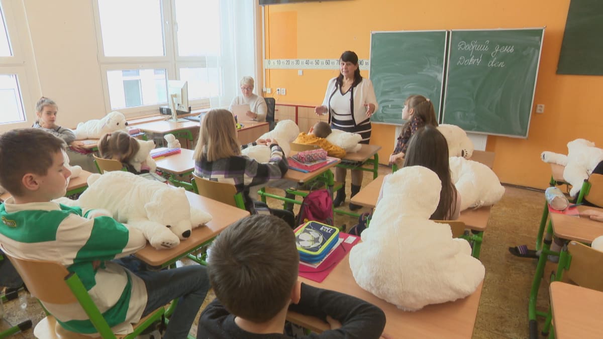 Ukrajinské děti se ve škole učí česky.