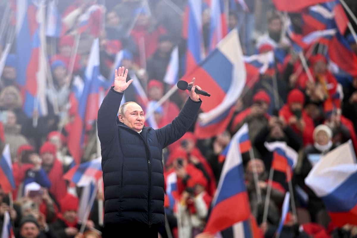 Ruský prezident Vladimir Putin sklidil bouřlivé ovace. (18. března 2022)