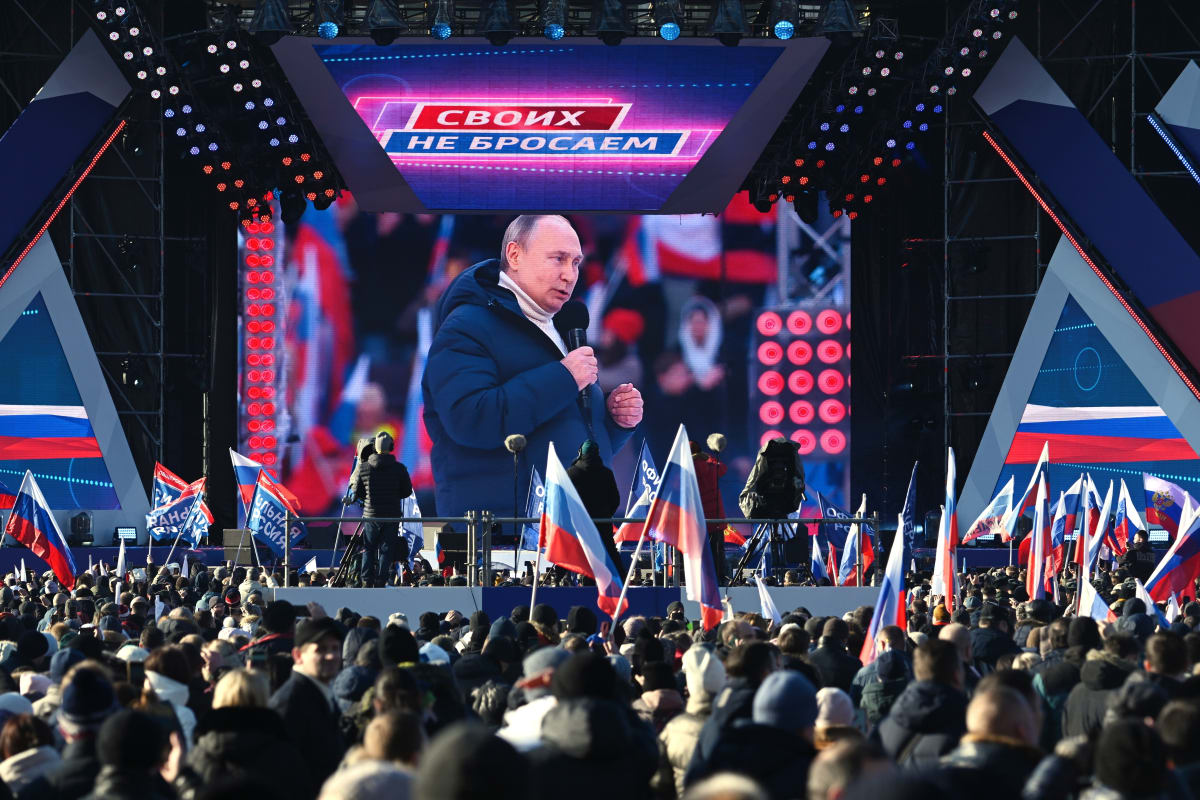 Putin také na akci na stadionu Lužniki zopakoval, že na Ukrajině je páchána genocida. (18. března)