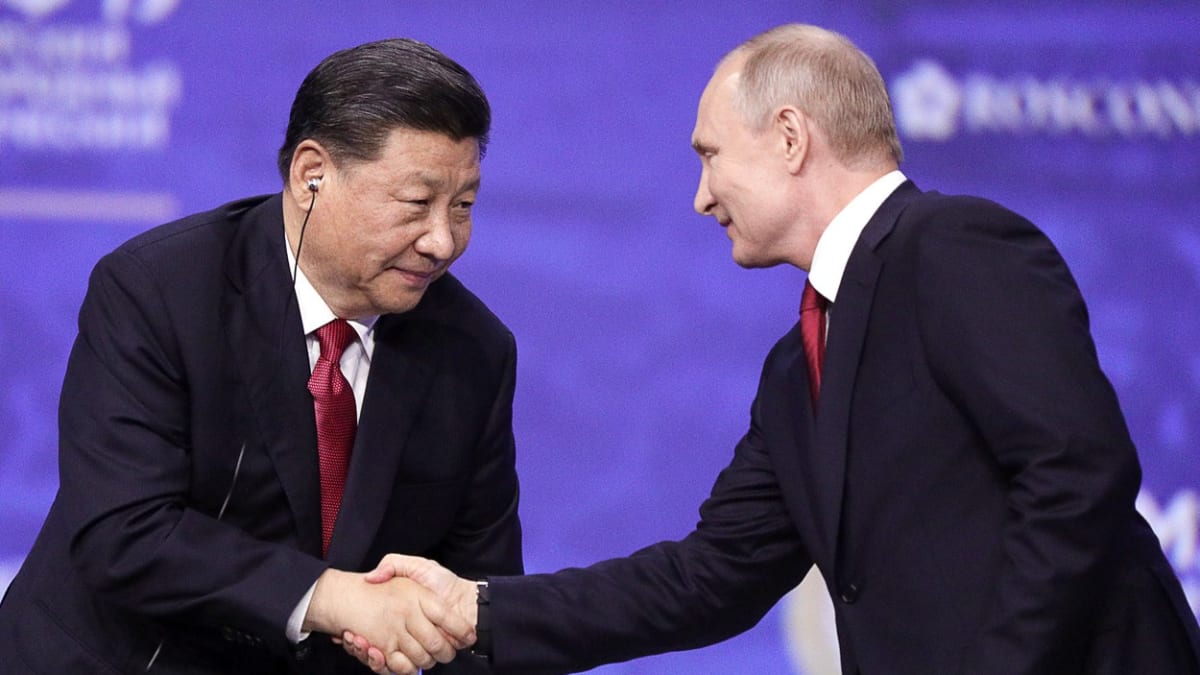 Čínský prezident Si se svým ruským protějškem Putinem na Petohradském ekonomickém fóru v roce 2019