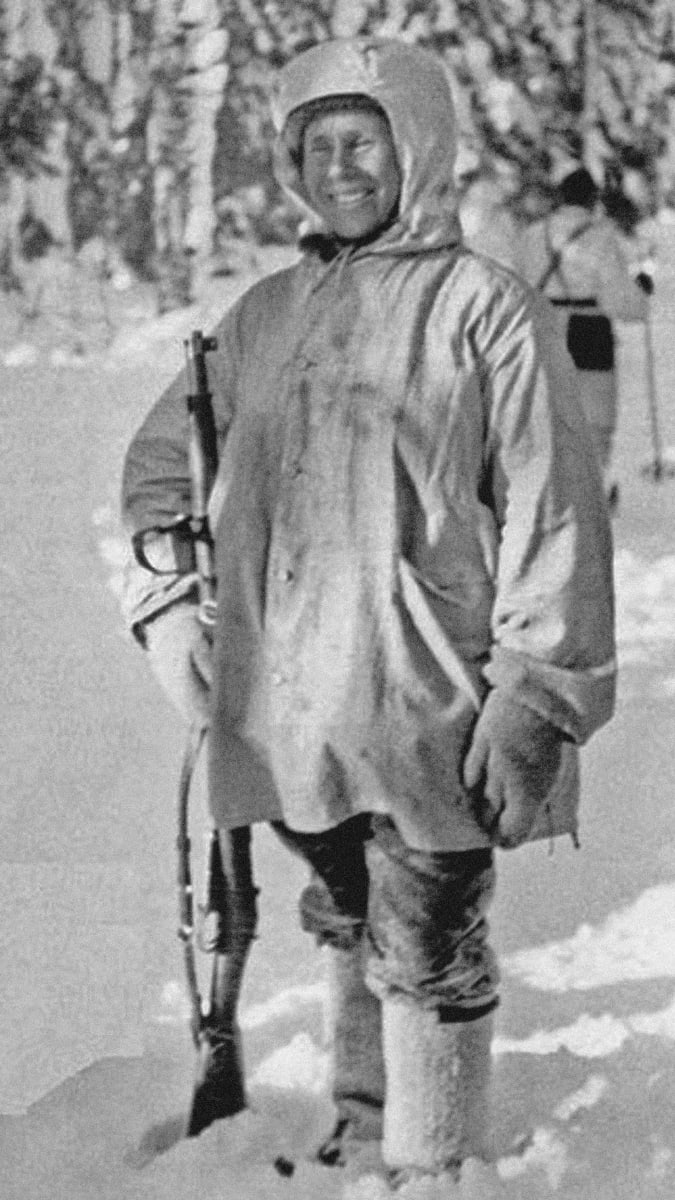 Finský sniper Simo Häyhä, postrach Sovětů v zimní válce.