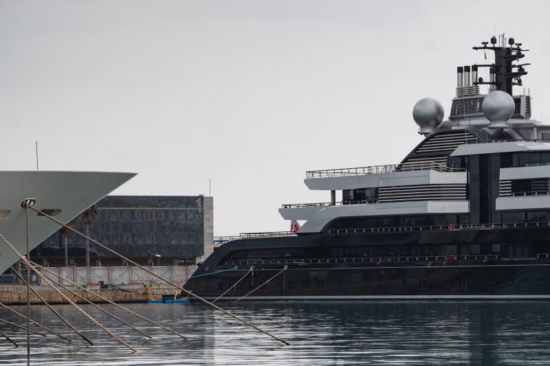 Jachta Crescent, která údajně patří ruskému oligarchu Igoru Sečinovi, se podle odborníků řadí k největším plavidlům svého druhu na světě.
