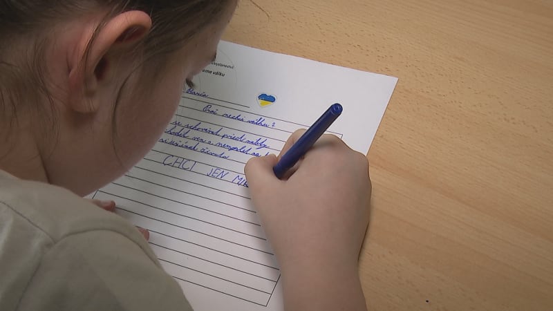 Žáci pátých tříd Základní školy F. L. Čelakovského ve Strakonicích sepsali dopisy adresované ruskému velvyslanectví. 