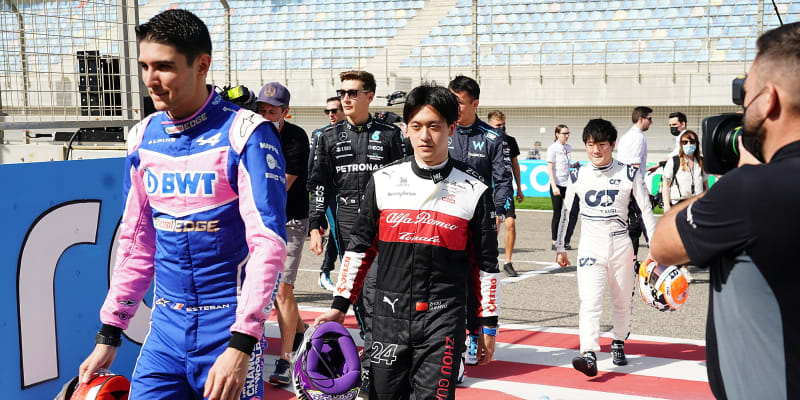 Startuje nová sezona formule 1. Na fotografii je zleva Esteban Ocon, Čou Kuan-jü a Juki Cunoda.