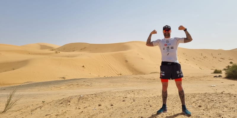 Moderátor CNN Prima NEWS Petr Vágner zvládl v alžírské poušti 226 kilometrů.