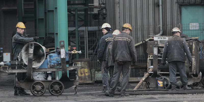 Pracovníci po důlním neštěstí v ČSM Stonava v roce 2018 odvětrávali zavalené chodby.