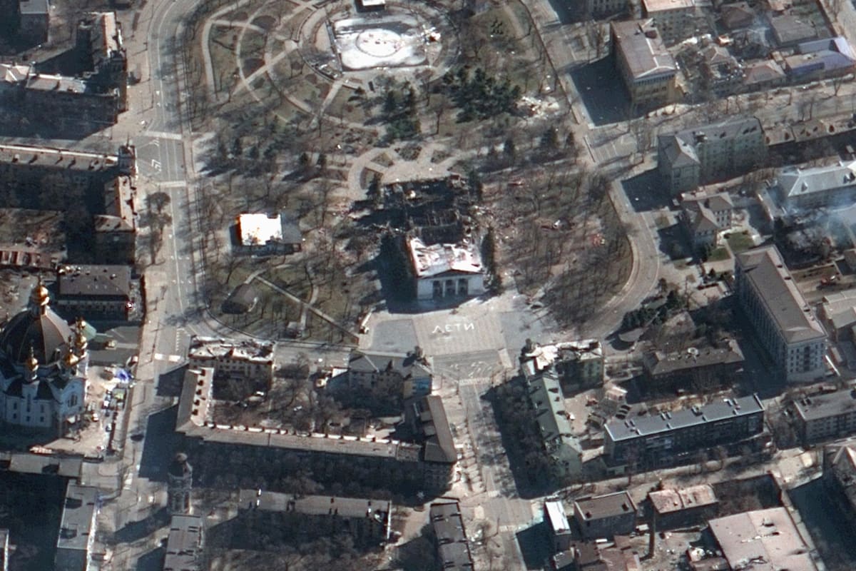 Satelitní snímky ničeného Mariupolu z 19. března 2022