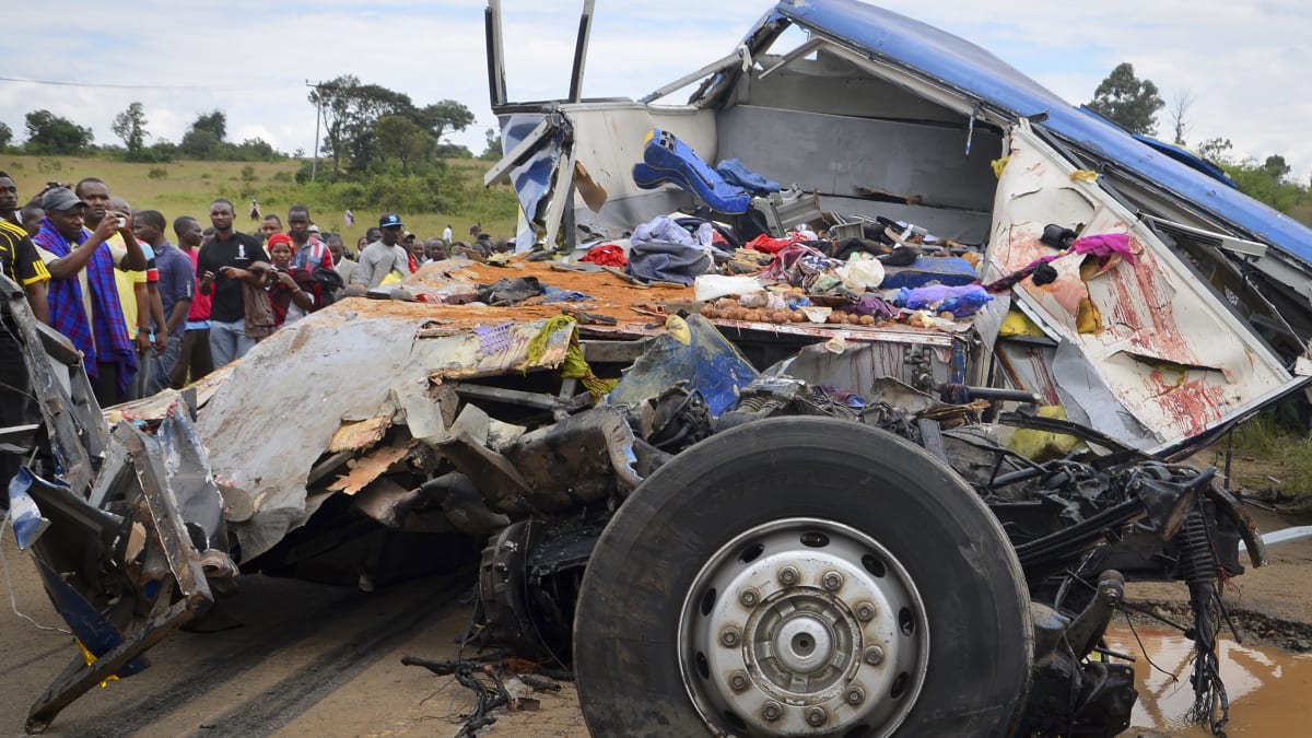 Nejméně 22 mrtvých a 38 zraněných si vyžádala dopravní nehoda nedaleko města Morogoro v Tanzanii, kde se v pátek srazil kamion s autobusem plným cestujících. (ilustrační foto)