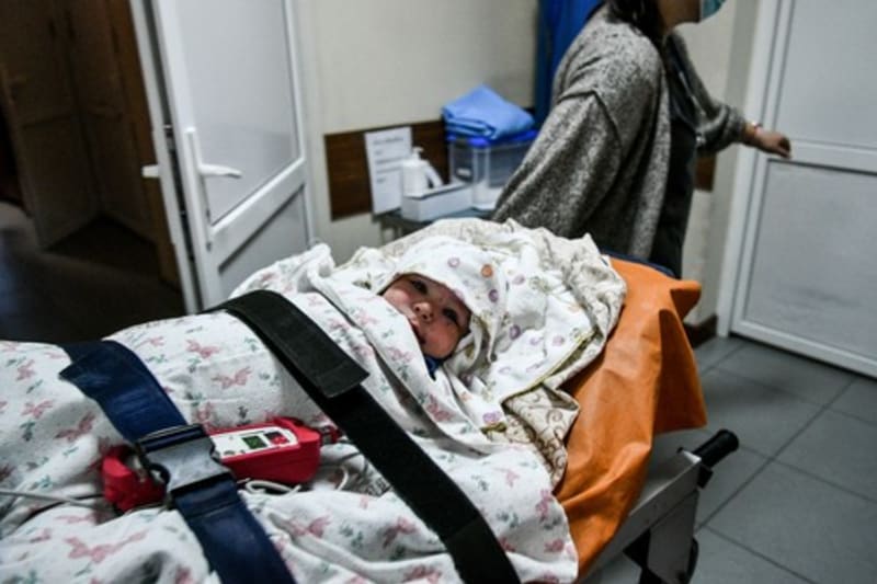 Regionální dětská nemocnice v Záporoží se aktuálně stará o pacienty, kteří utrpěli těžká zranění po ruském ostřelování. Jak dlouho bude mít nemocnice lůžka, není jasné. Snímky vznikly 18. března.
