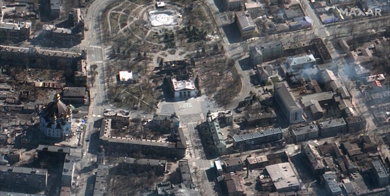 Satelitní snímky ničeného Mariupolu (19. března 2022)