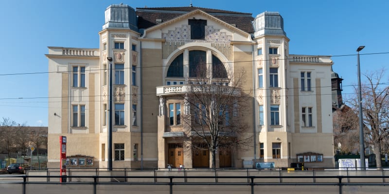 Libeňská sokolovna - jde o secesní budovu architekta Emila Králíčka z let 1909–1910, který byl i stavitelem v těsném sousedství stojícího kostela svatého Vojtěcha. 