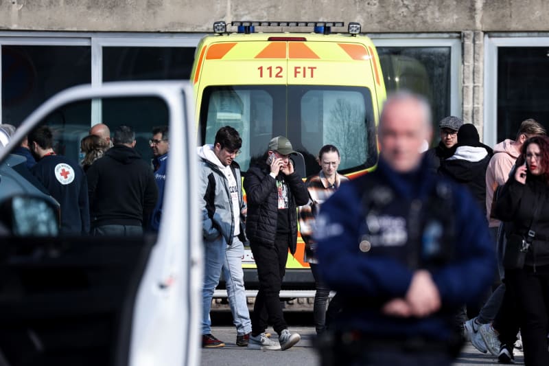 Nedaleko Bruselu vjelo auto do davu lidí. Několik jich zemřelo, desítky jsou zraněny. (20.3.2022)