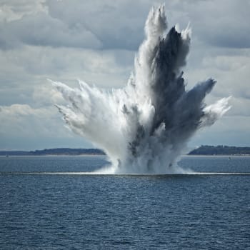 Výbuch námořní miny