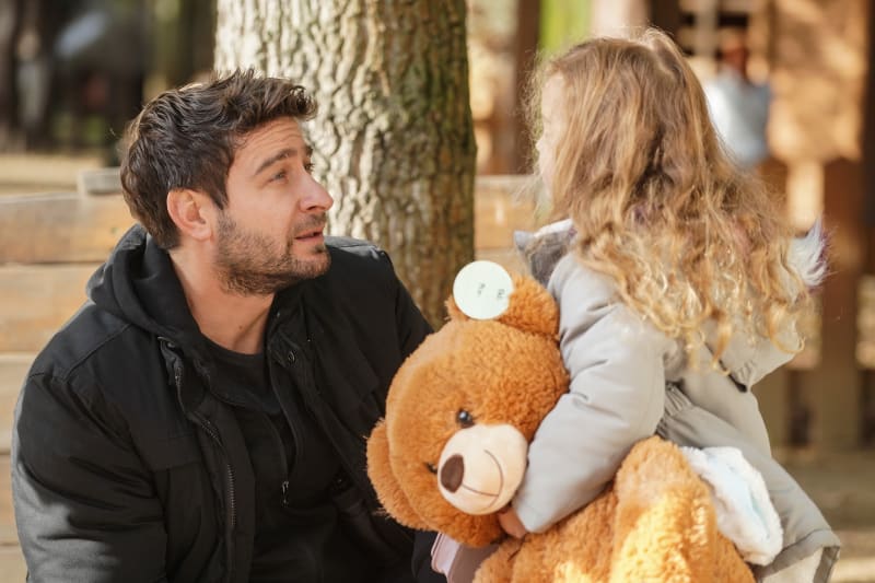 Ve slavném seriálu 1. MISE se jeho postava Hofbauera musí rozloučit s malou dcerkou.