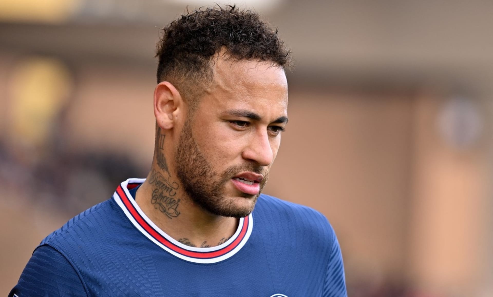 Neymarův podle francouzského novináře Daniela Rioly rozklíží Paris Saint-Germain.