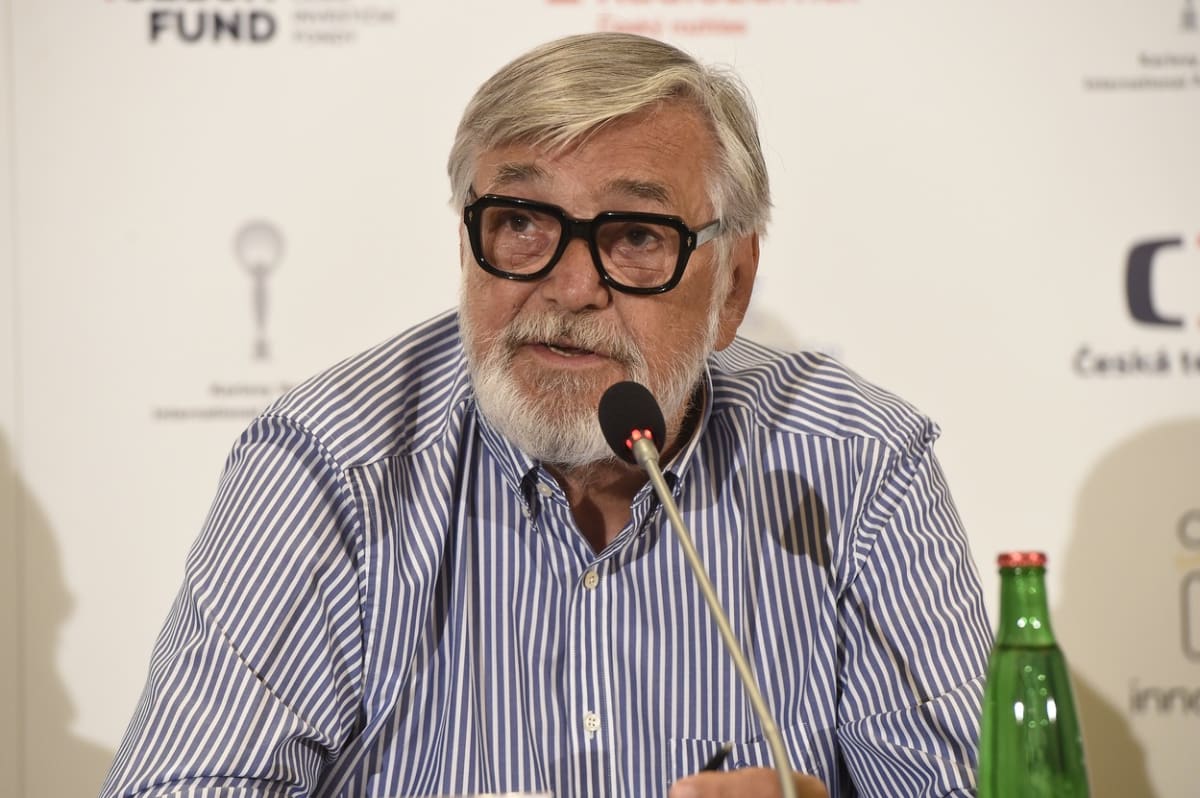 Ředitel karlovarského filmového festivalu na tiskové konferenci před jeho zahájením v roce 2021